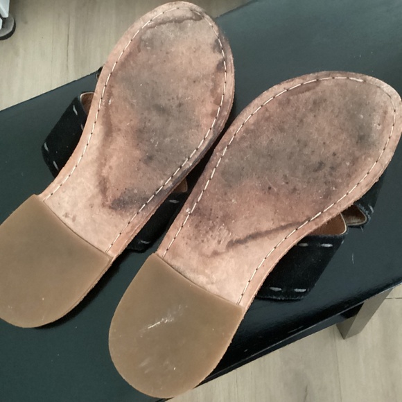 Frye flat sandals black suede 6 1/2 B - Picture 5 of 5